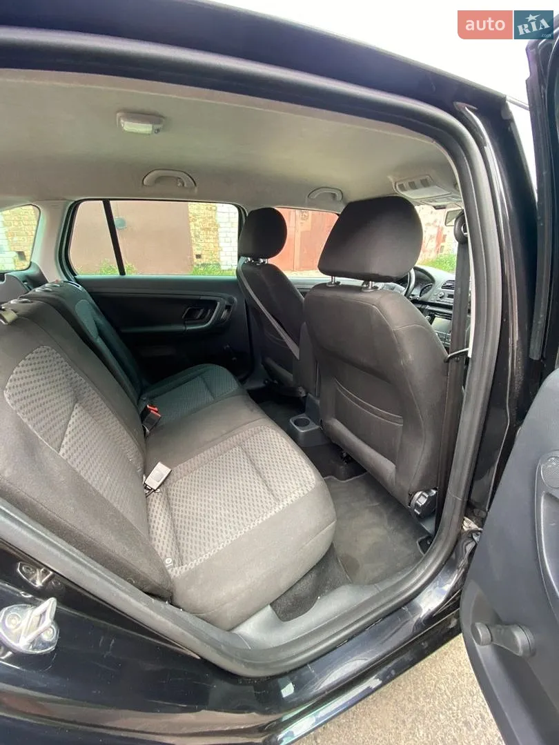 2011 Skoda Fabia - мініатюра 8