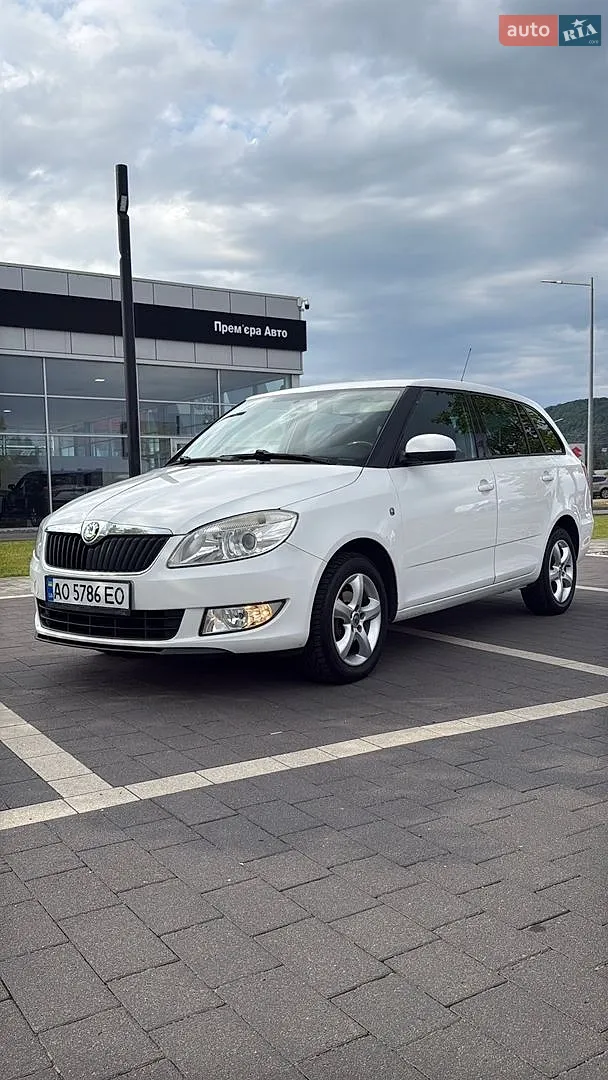 2011 Skoda Fabia - мініатюра 2