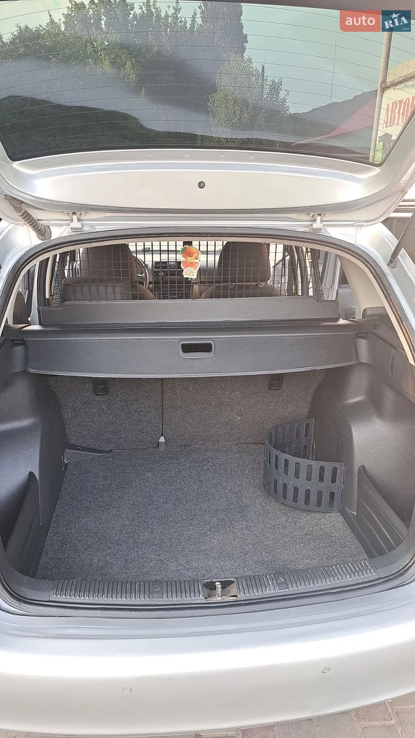 2011 Skoda Fabia - мініатюра 8