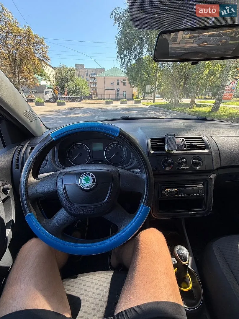 2011 Skoda Fabia - мініатюра 9