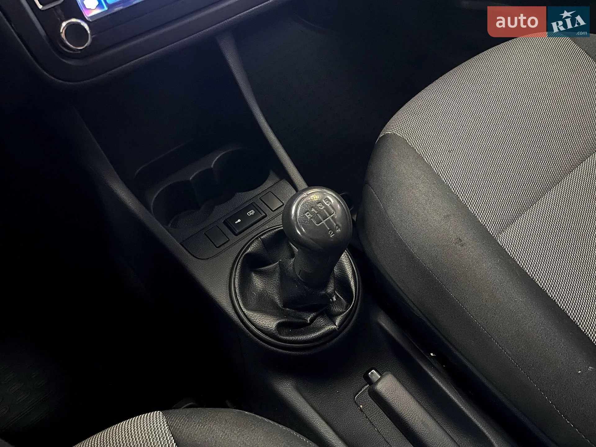 2011 Skoda Fabia - мініатюра 25