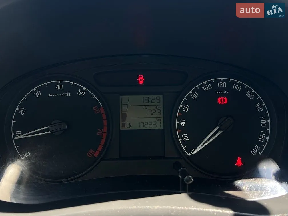 2010 Skoda Fabia - мініатюра 15