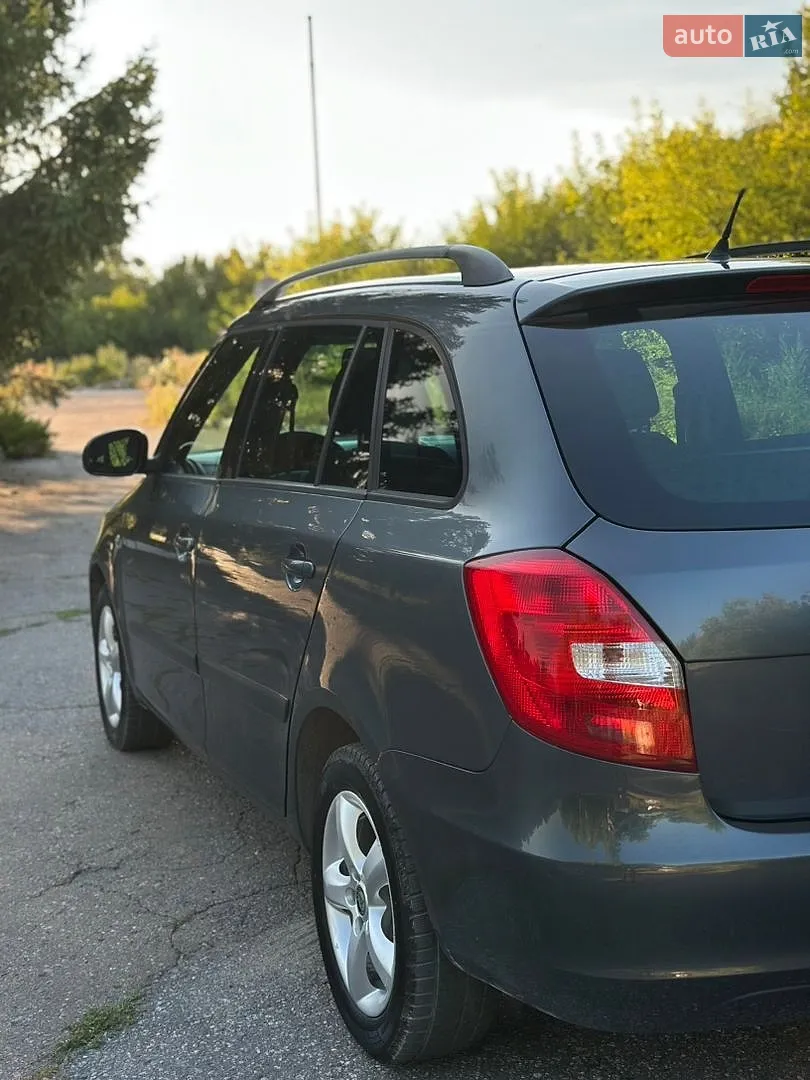 2010 Skoda Fabia - мініатюра 5