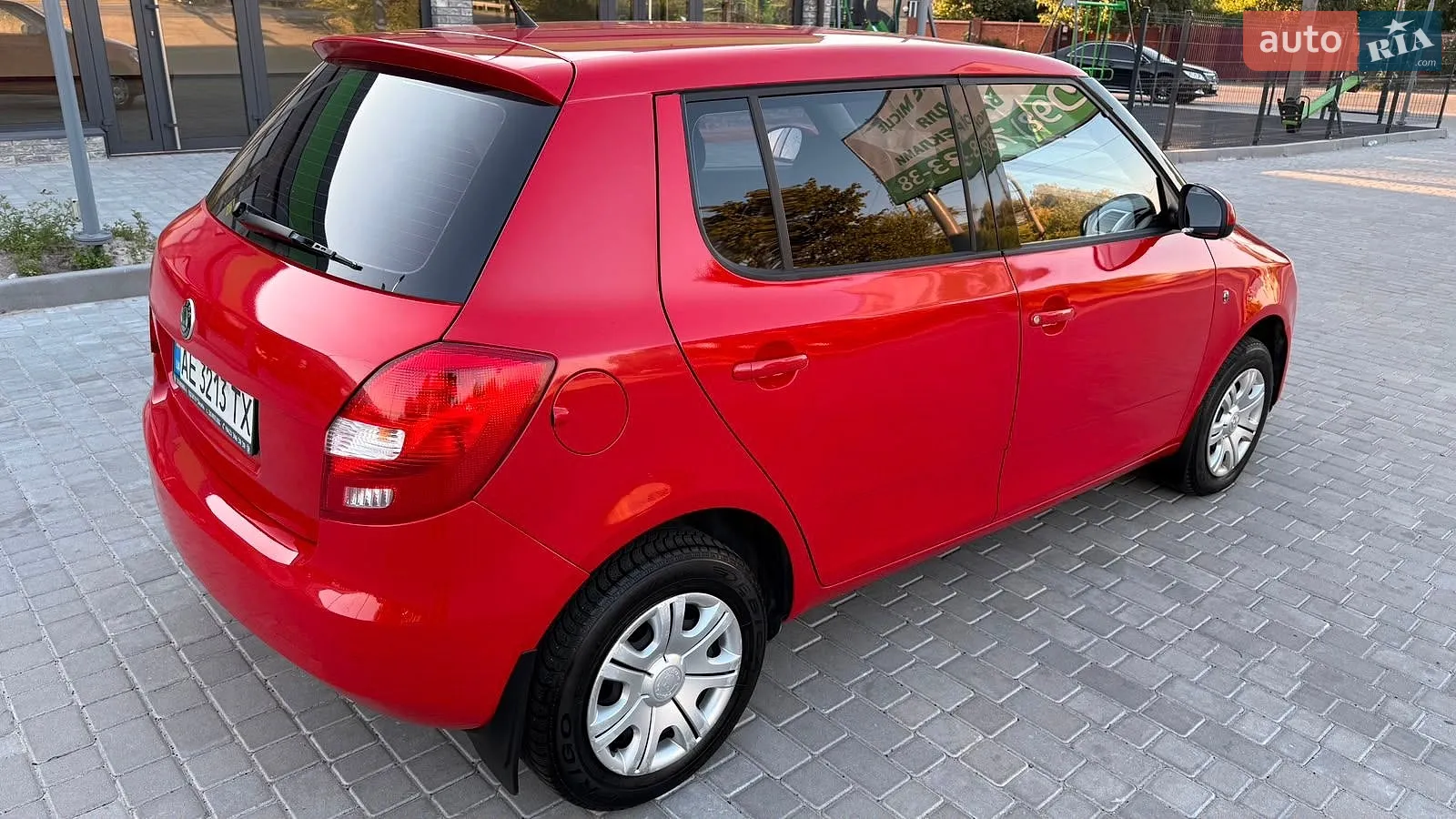2010 Skoda Fabia - мініатюра 2