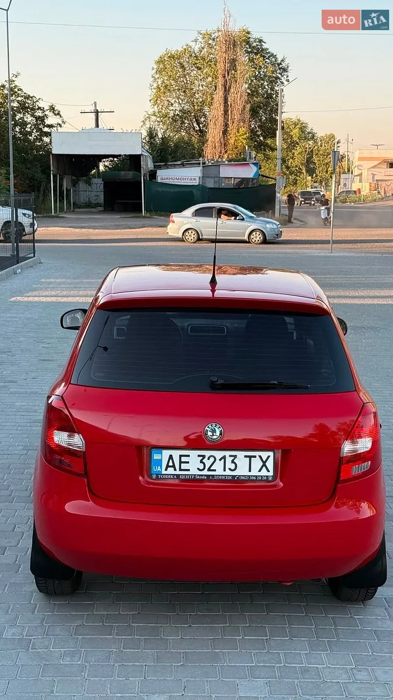 2010 Skoda Fabia - мініатюра 8