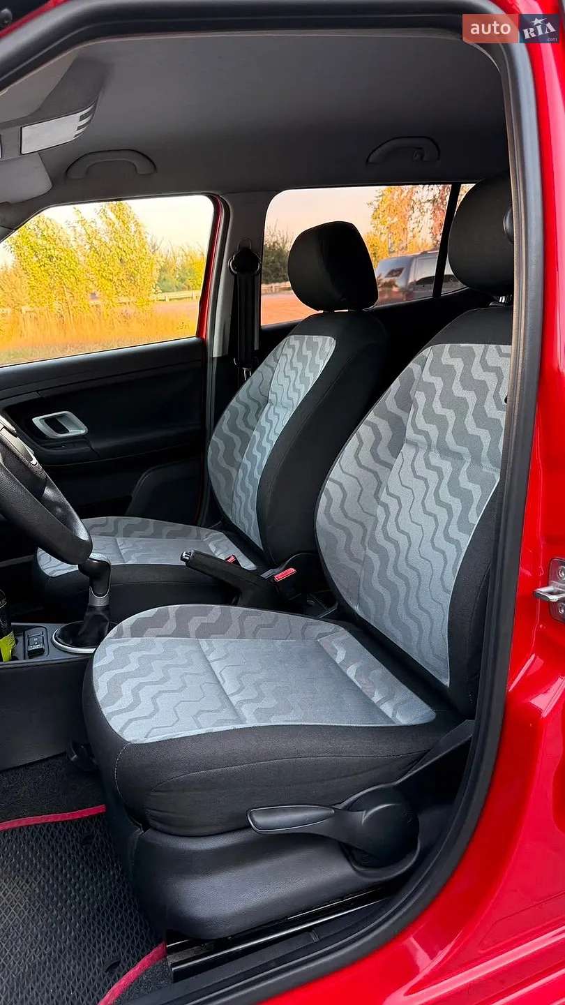 2010 Skoda Fabia - мініатюра 13