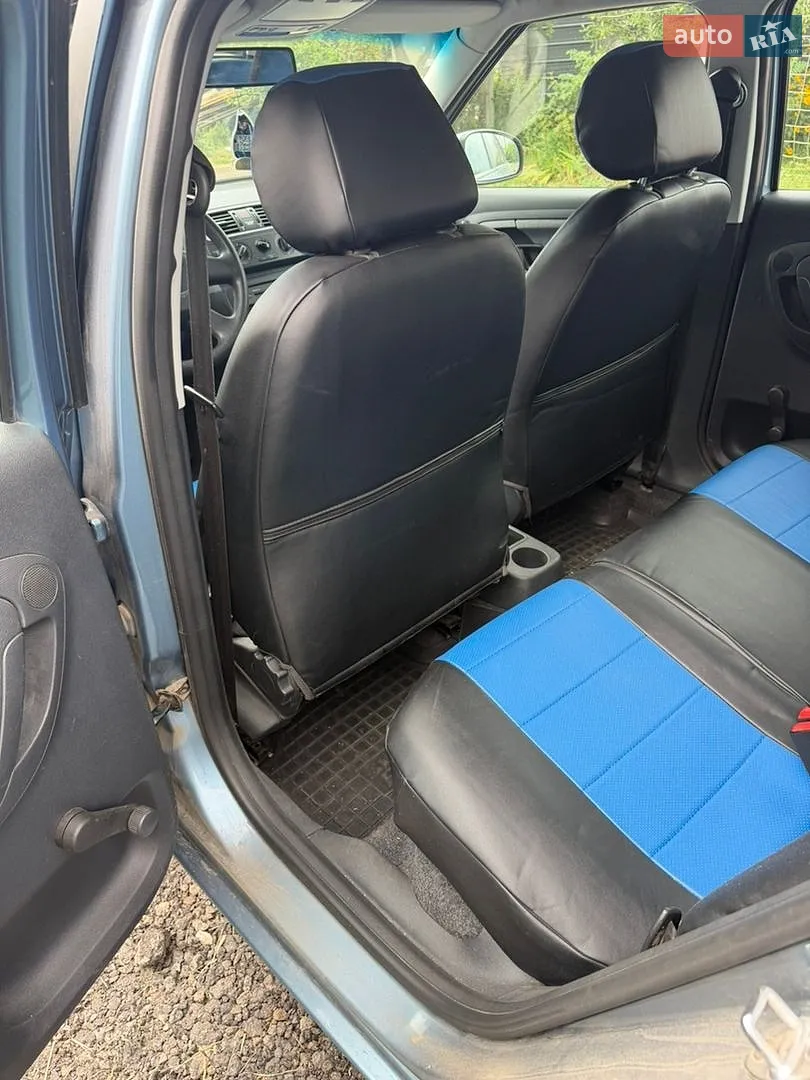 2011 Skoda Fabia - мініатюра 8