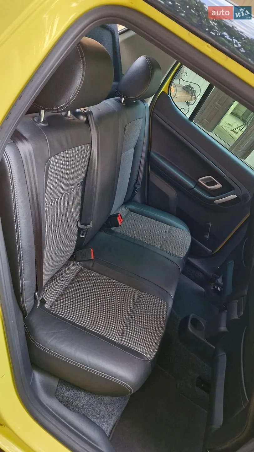 2010 Skoda Fabia - мініатюра 16