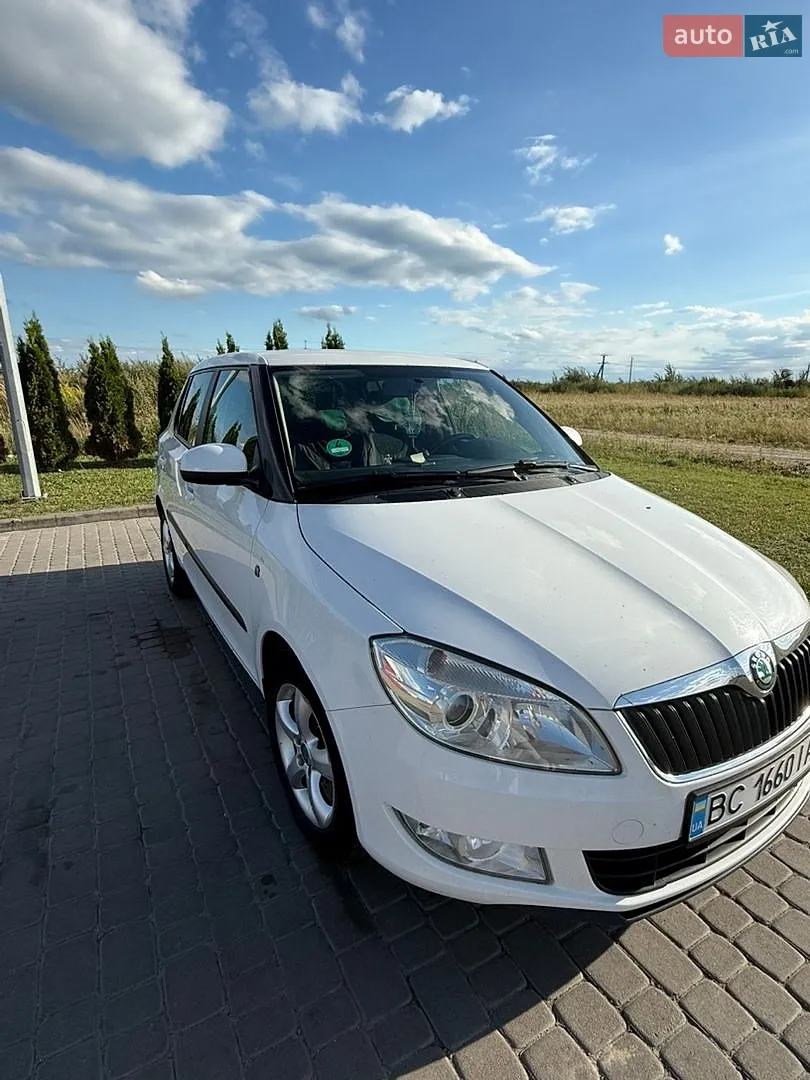 2012 Skoda Fabia - мініатюра 2