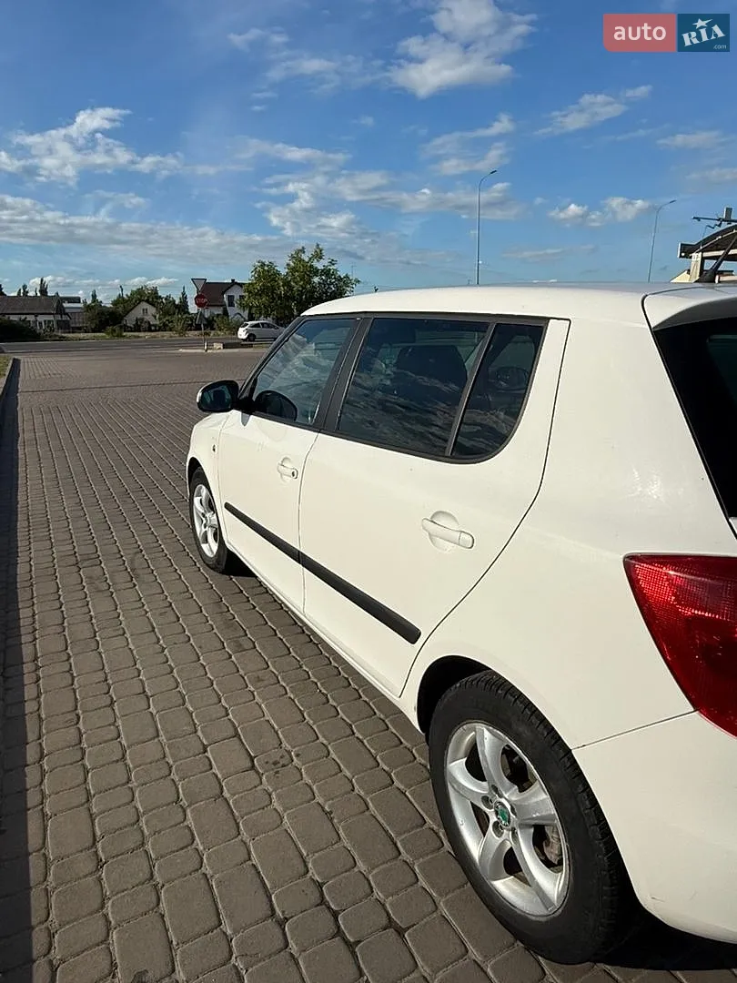 2012 Skoda Fabia - мініатюра 5