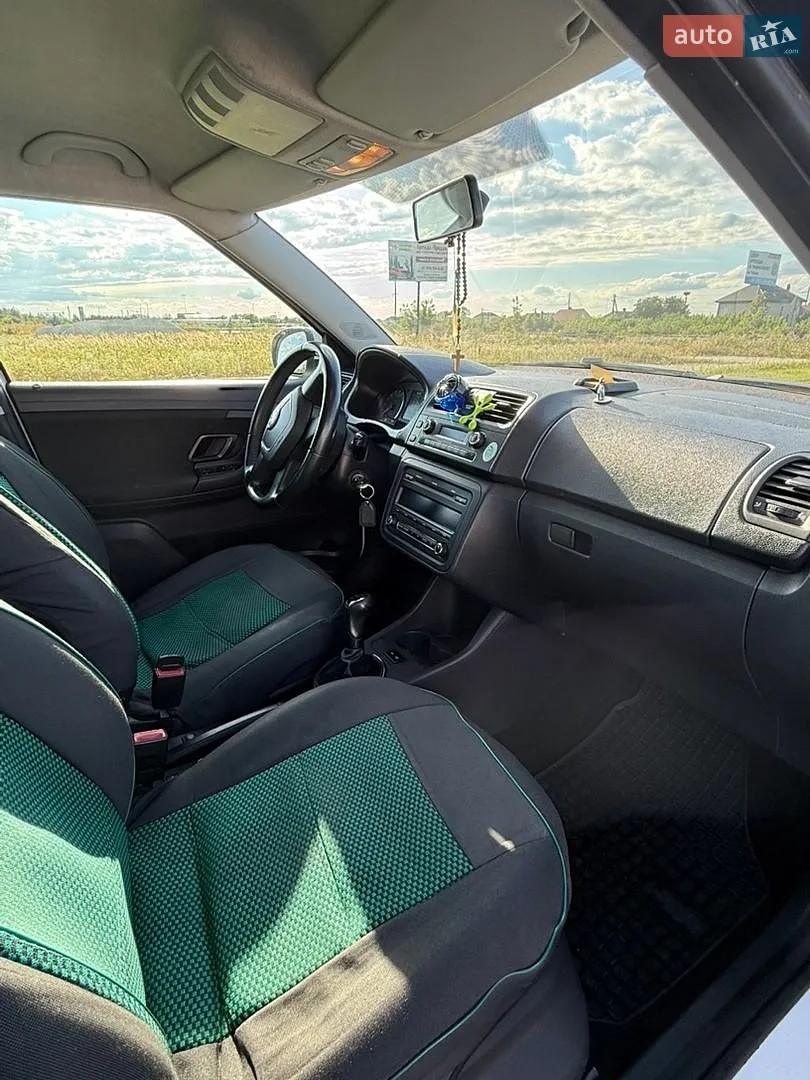 2012 Skoda Fabia - мініатюра 10