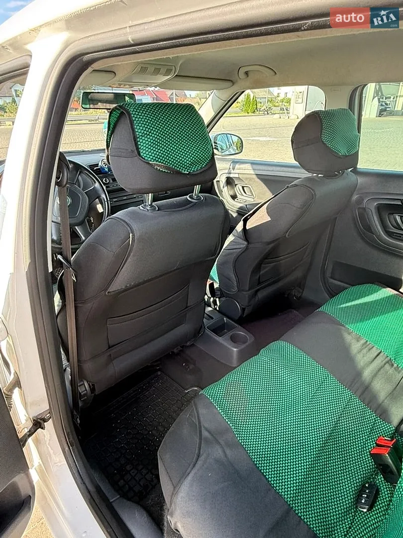 2012 Skoda Fabia - мініатюра 12