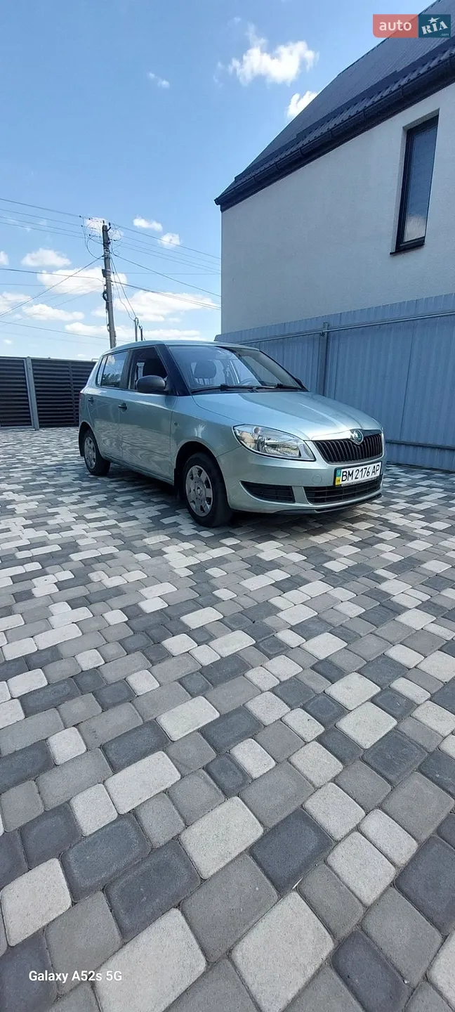 2010 Skoda Fabia - мініатюра 2