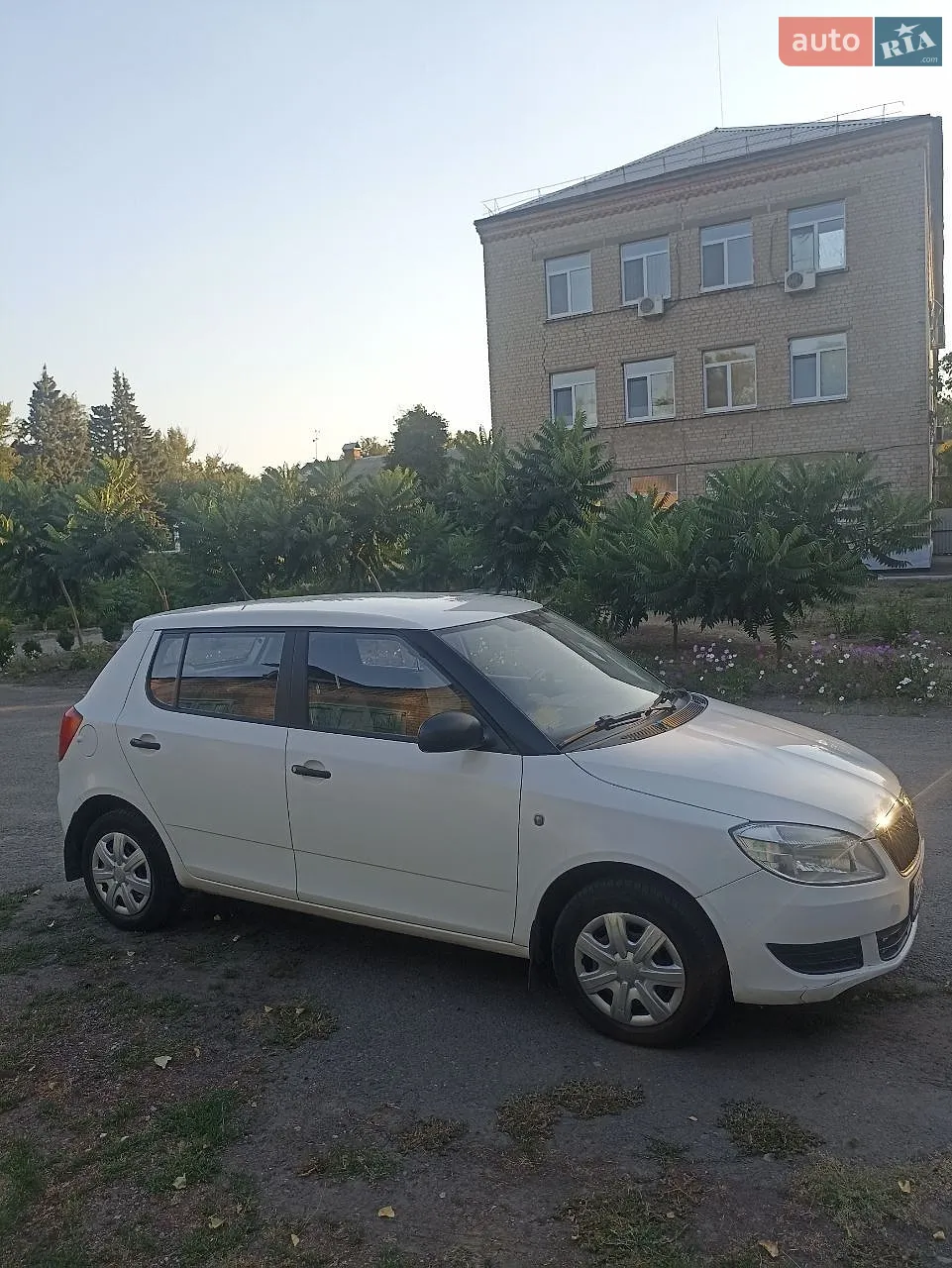 2011 Skoda Fabia - мініатюра 2