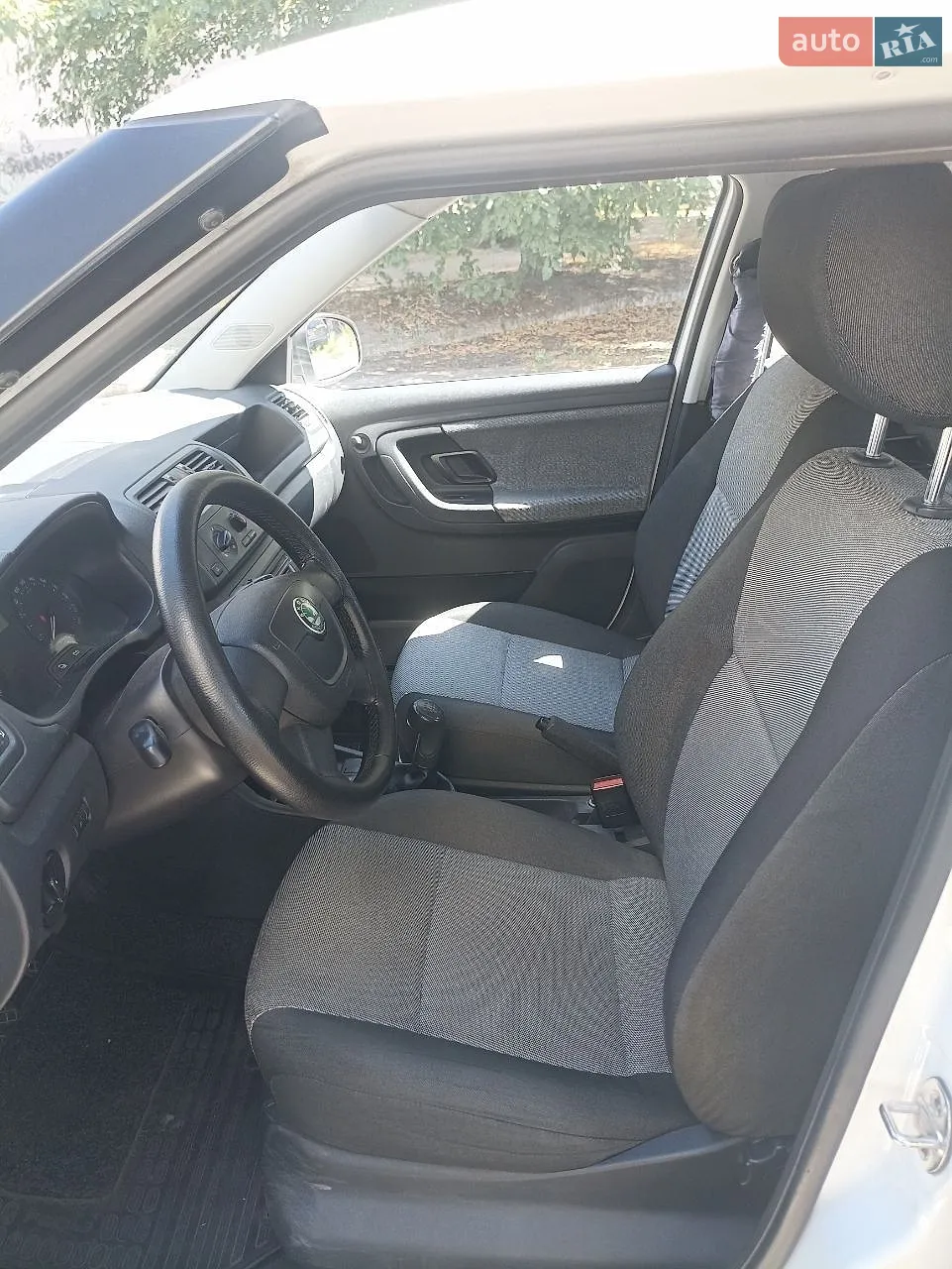 2011 Skoda Fabia - мініатюра 5
