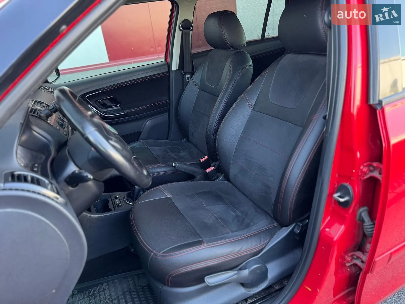 2012 Skoda Fabia - мініатюра 12