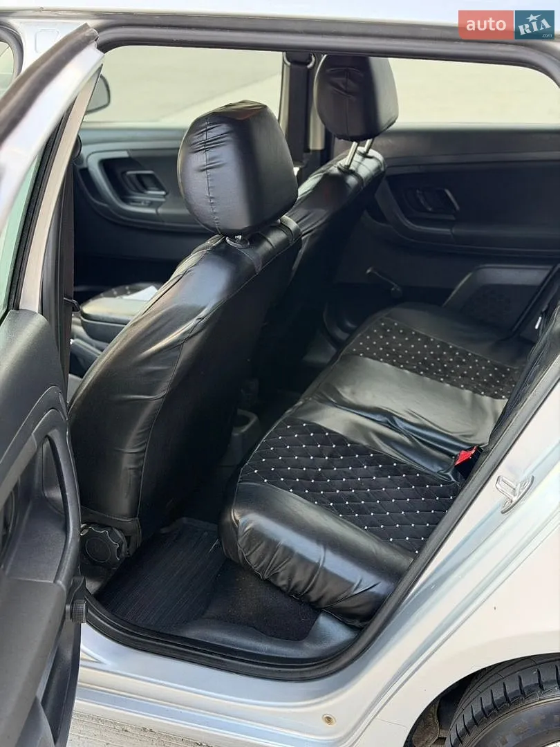 2011 Skoda Fabia - мініатюра 7