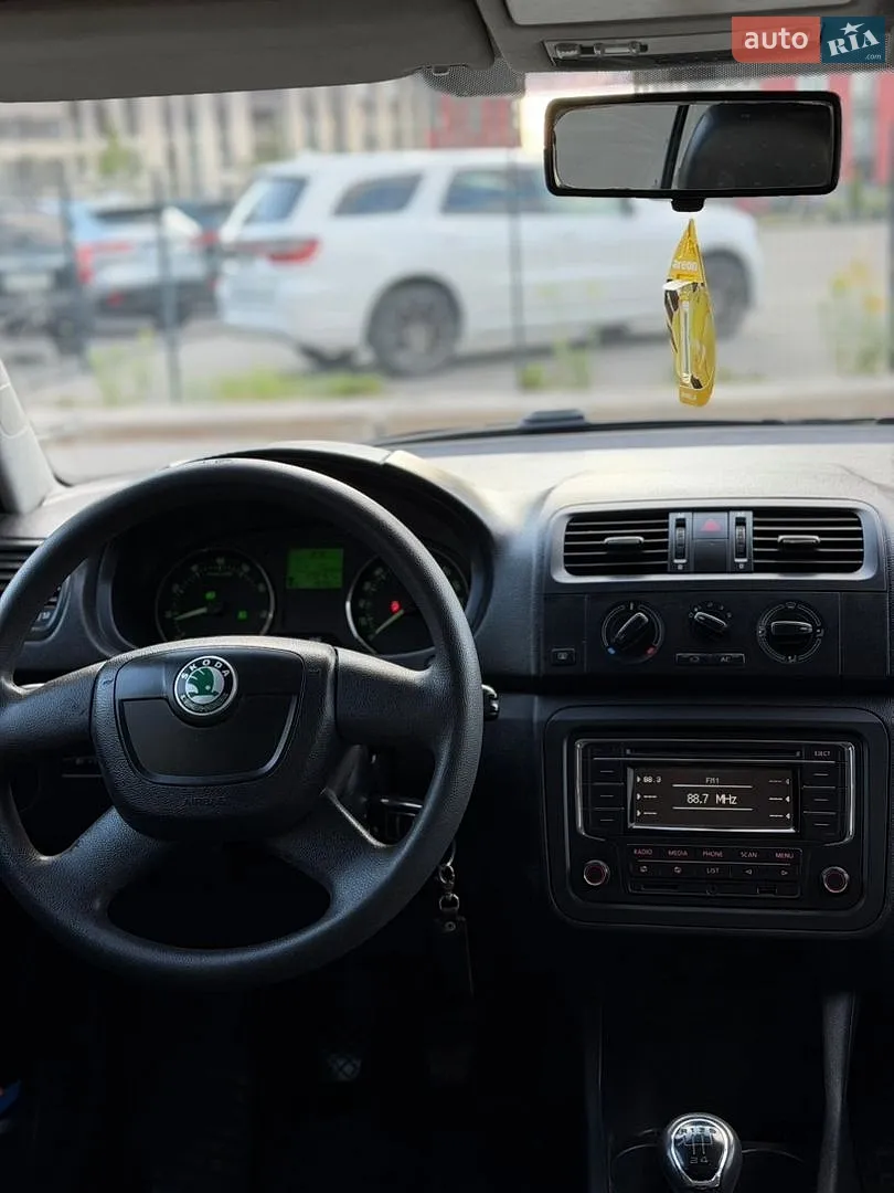2011 Skoda Fabia - мініатюра 13