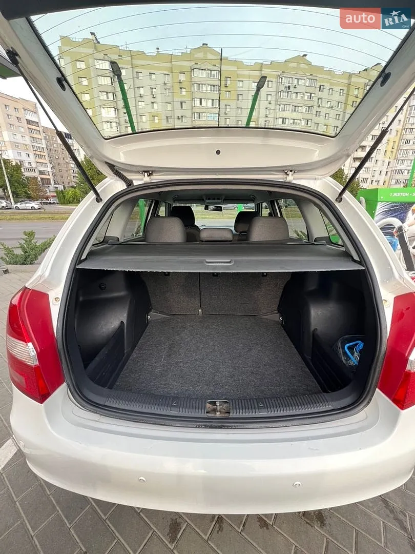 2010 Skoda Fabia - мініатюра 11