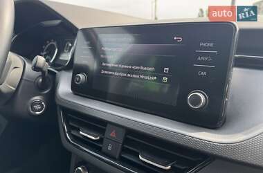 Позашляховик / Кросовер Skoda Kamiq 2020 в 
