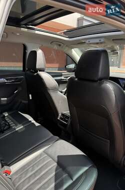 Внедорожник / Кроссовер Skoda Karoq 2017 в 