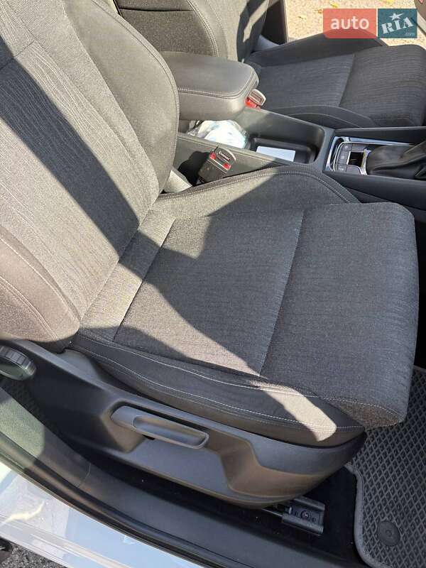 Позашляховик / Кросовер Skoda Karoq 2018 в Дніпрі фото 42 Позашляховик / Кросовер Skoda Karoq 2018 в Дніпрі