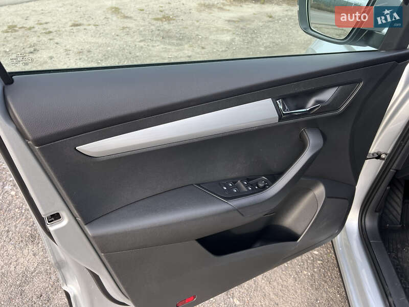 Внедорожник / Кроссовер Skoda Karoq 2019 в Киеве