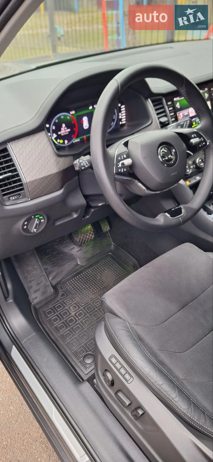 Skoda Kodiaq 2023 VIN TMBLJ6NS3RB400501 фото оголошення 6 з 12