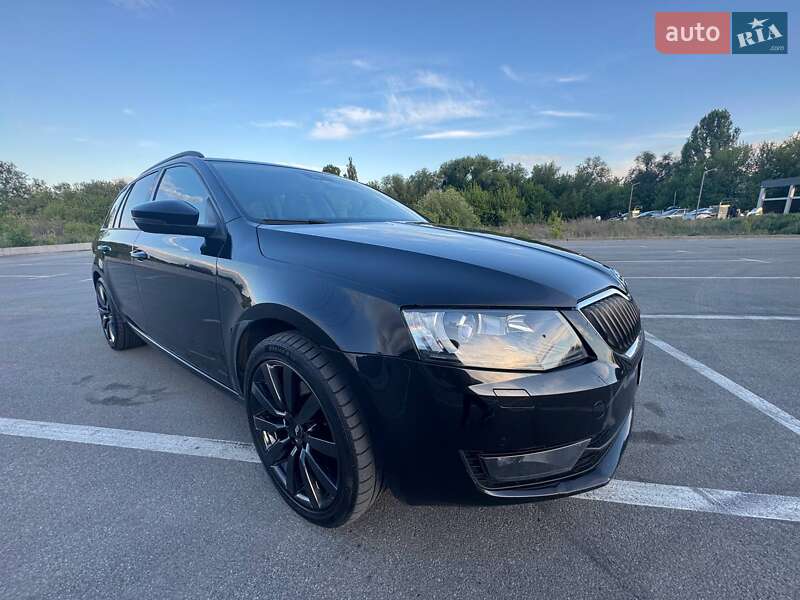 Універсал Skoda Octavia Scout 2016 в Бучі