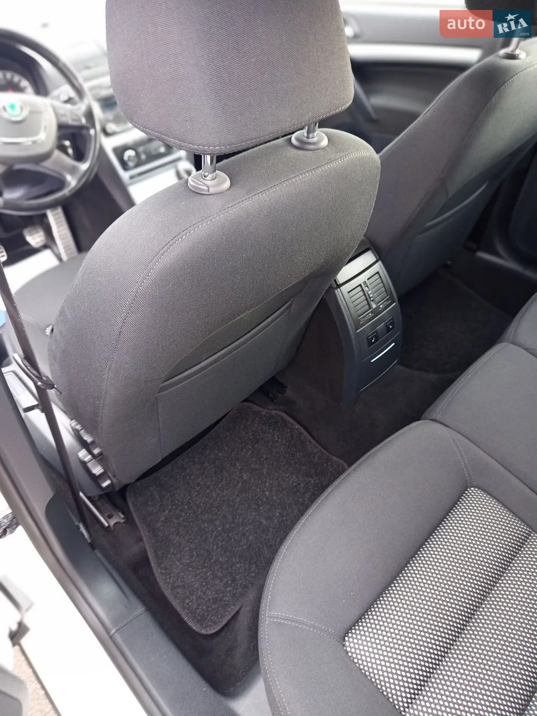2011 Skoda Octavia - мініатюра 91