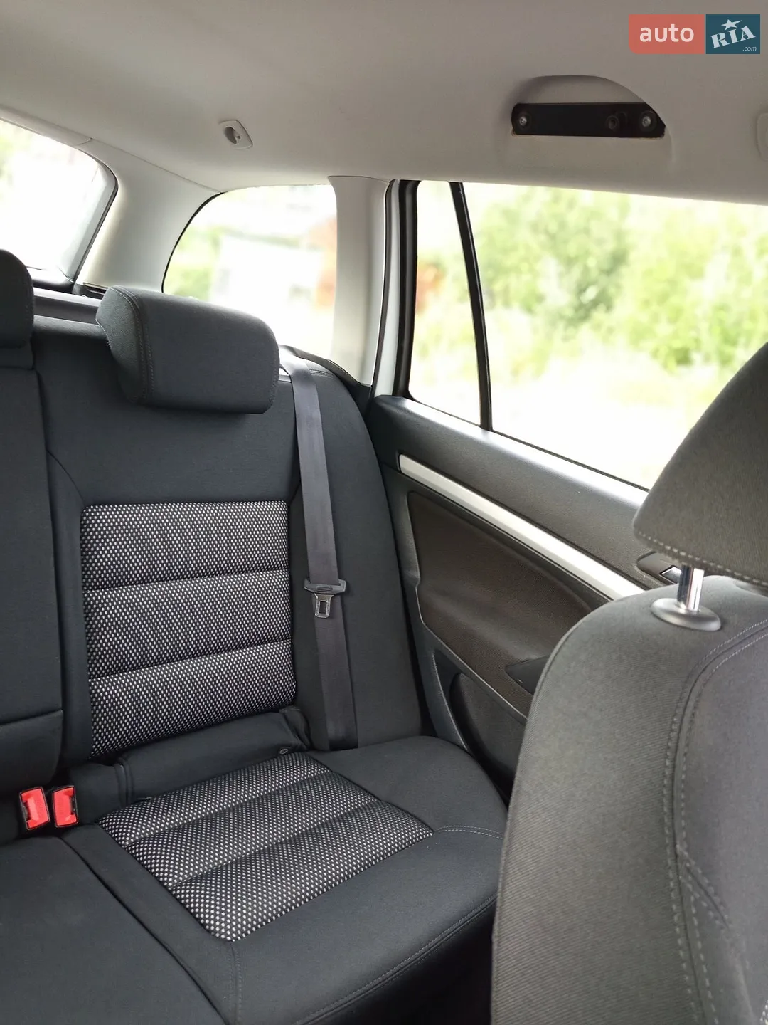 2011 Skoda Octavia - мініатюра 103