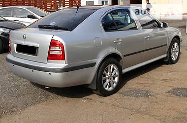 Седан Skoda Octavia 2002 в Киеве