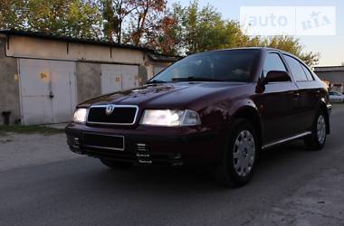 Седан Skoda Octavia 2000 в Киеве