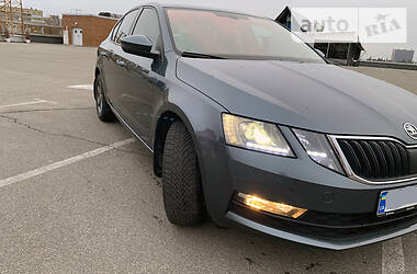 Седан Skoda Octavia 2017 в 