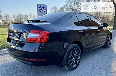 Седан Skoda Octavia 2018 в 