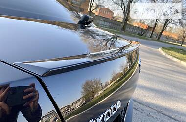 Седан Skoda Octavia 2018 в 