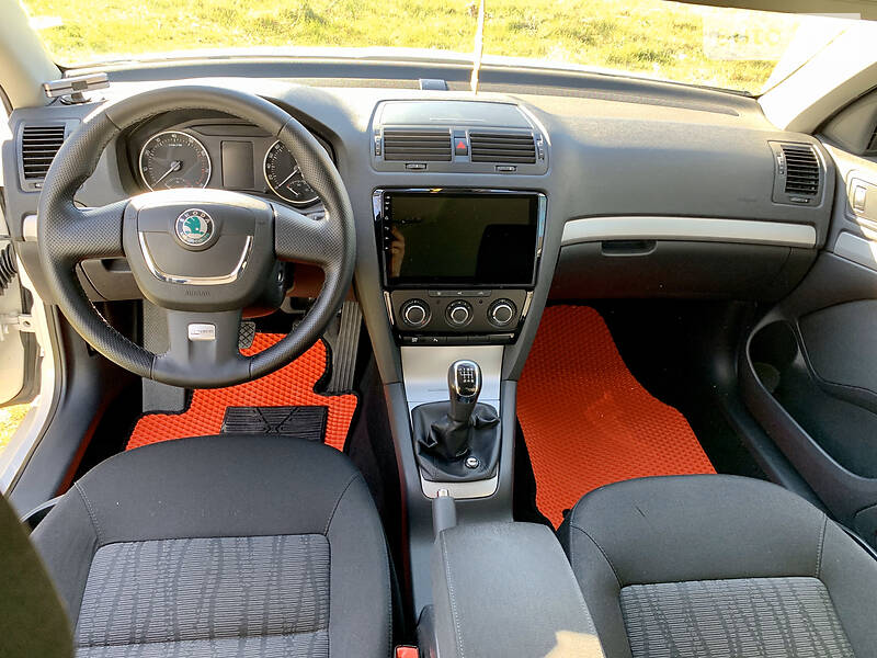 Седан Skoda Octavia 2012 в Кривому Розі
