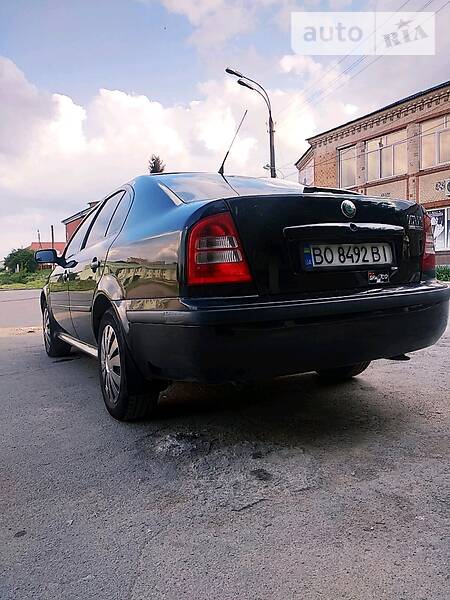 Седан Skoda Octavia 2006 в Теофіполі