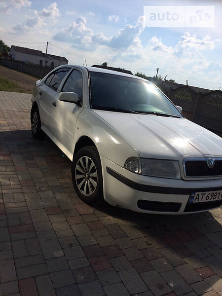 Хетчбек Skoda Octavia 2000 в 
