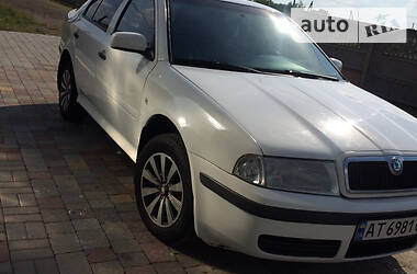 Хетчбек Skoda Octavia 2000 в 