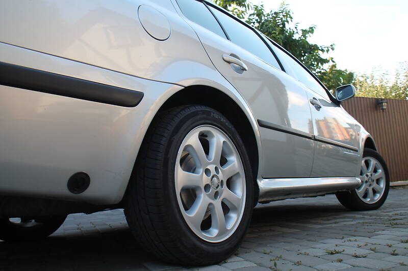 Седан Skoda Octavia 2002 в Полтаві