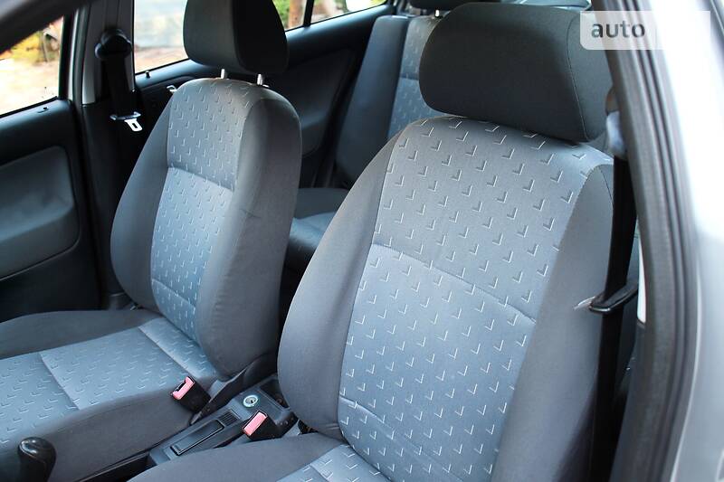 Седан Skoda Octavia 2002 в Полтаві