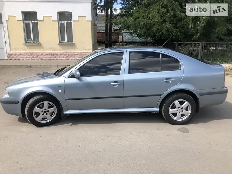 Хетчбек Skoda Octavia 2002 в 