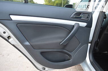 Седан Skoda Octavia 2011 в 