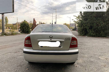 Седан Skoda Octavia 2004 в Києві