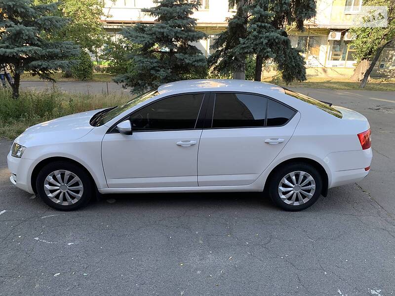 Седан Skoda Octavia 2015 в Киеве