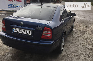 Седан Skoda Octavia 2002 в Иршаве