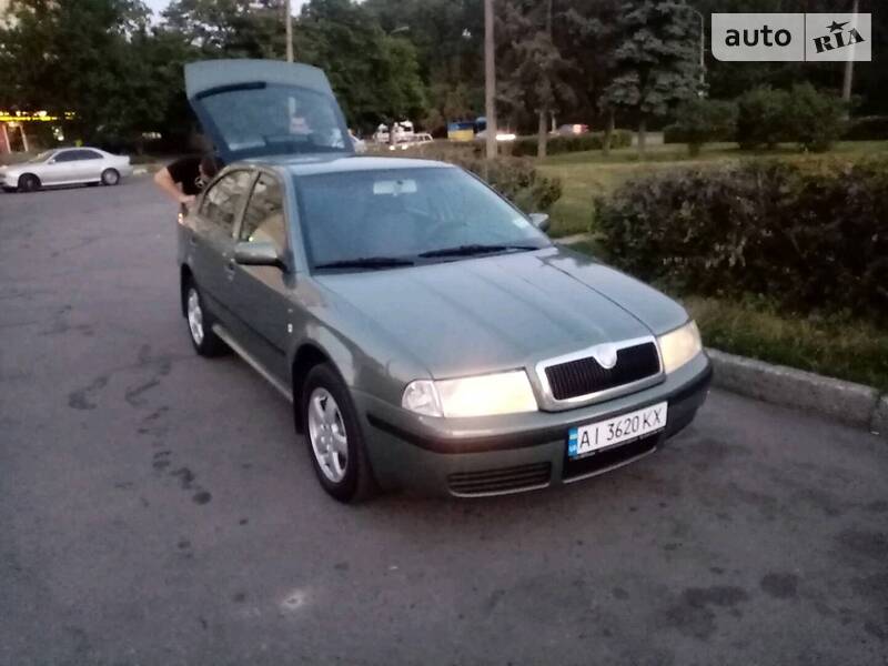 Седан Skoda Octavia 2003 в Литине