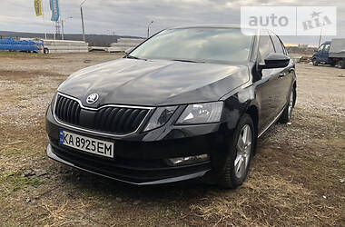 Седан Skoda Octavia 2017 в Умани