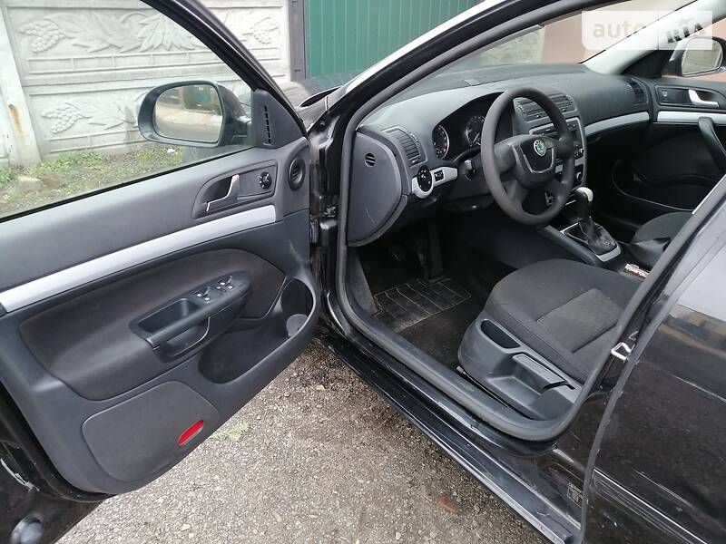 Хэтчбек Skoda Octavia 2010 в Новых Санжарах